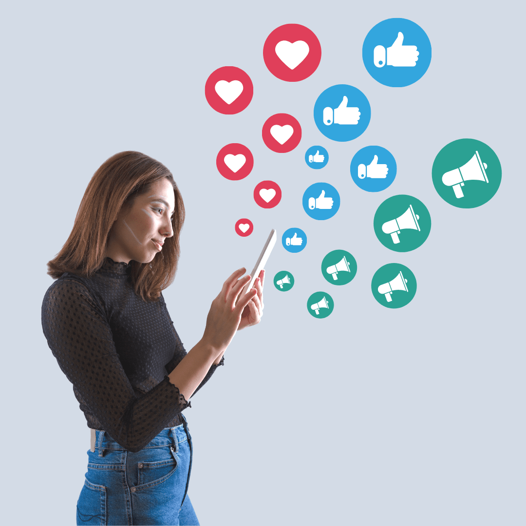 Kuva naisesta, joka käyttää puhelinta sosiaalisessa mediassa